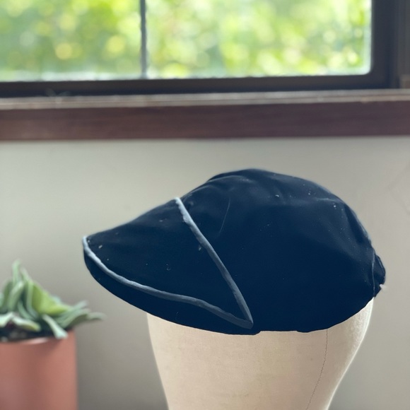 Vintage | Black Velvet Flapper Cloche Hat | O/S - Picture 5 of 15